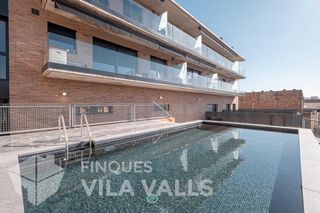 Pis  Carrer carrer raval canyelles. Planta baja de obra nueva con patio y piscina en caldes de montb