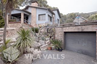 Chalet  C del migdia. Oportunidad. casa en planta con jardín y garaje en riells oportu