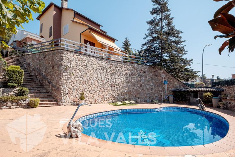 Foto 17004767-1605-48ab-a314-778241658a1e. Casa amb calefacció aparcament piscina a Caldes de Montbui