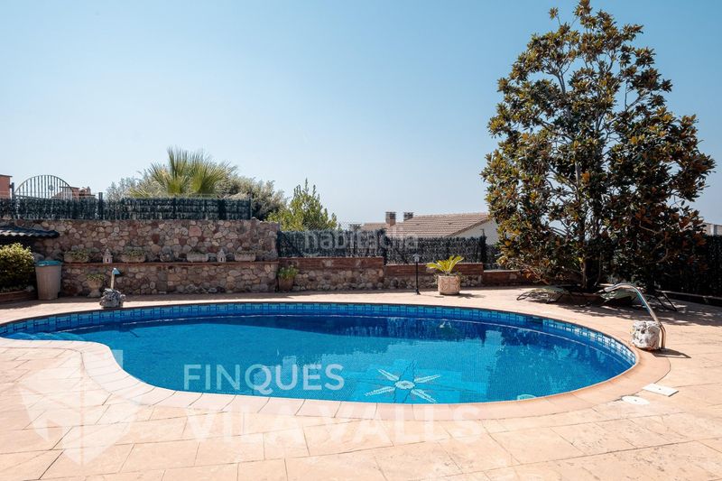 Foto a10f86f9-8e0a-49aa-bbbc-7c90f8e6e248. Casa amb calefacció aparcament piscina a Caldes de Montbui