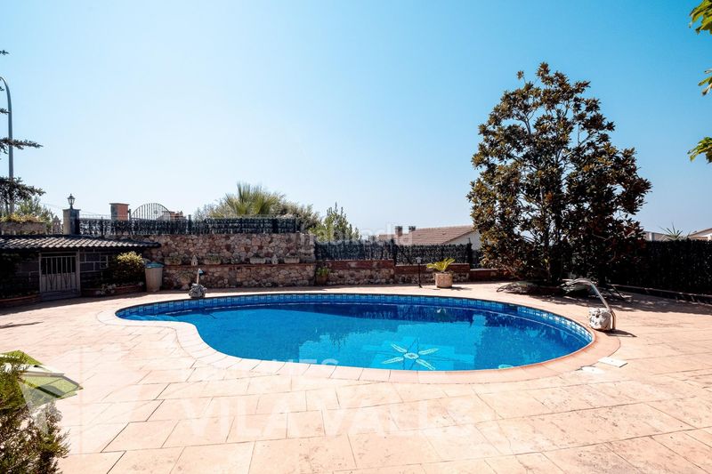 Foto b3ae84ce-1bdd-44fc-9db6-7732e65cf991. Casa amb calefacció aparcament piscina a Caldes de Montbui