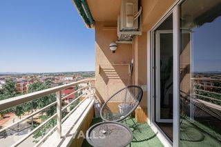 Appartamento  C estació. Piso totalmente reformado con terraza y acabados premium