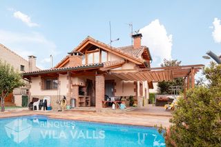 Chalet  C del bellver. Casa independiente con piscina de agua salada, jardín y doble ga