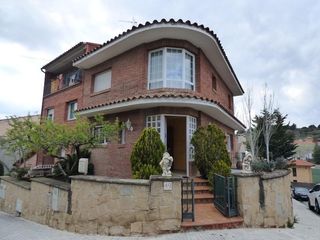 Location Maison à Sant Feliu de Codines. Espléndida casa esquinera, 4 hab., 2 ba., garaje y jardín
