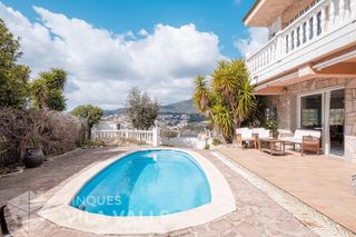 Xalet  Calle c del faig. Casa a cuatro vientos con piscina y amplios espacios exteriores