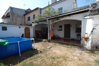 Reihenhaus in Palau-solità i Plegamans. Casa en palau de plegamans  zona tranquila y familiar