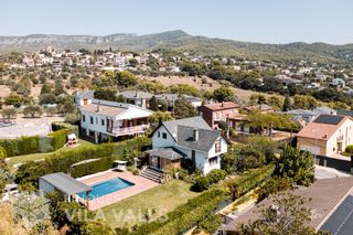 Chalet  Clavell. Casa 4 vientos con piscina y jardín en can barri, bigues i riell