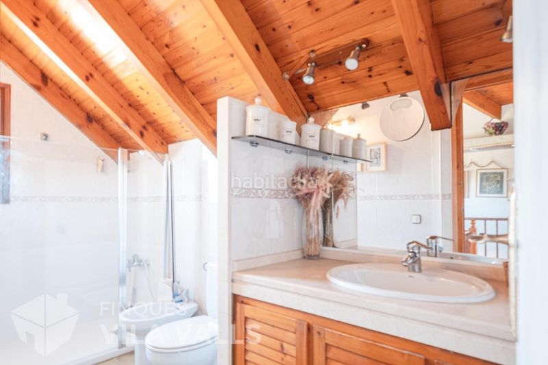 Foto ea0eea6f-09f4-413c-bcec-82b59d7298c7. Chalet con riscaldamento parcheggio piscina in Bigues i Riells del Fai