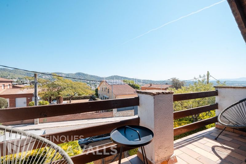 Foto f9b4fdb2-9f8a-4087-8547-f8ed11210981. Chalet con riscaldamento parcheggio piscina in Bigues i Riells del Fai