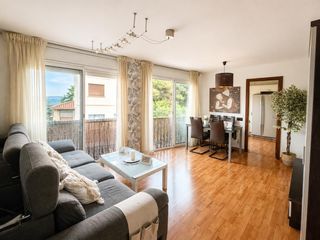 Appartement  Carrer carrer barcelona. Piso luminoso con parking y vistas a la montaña