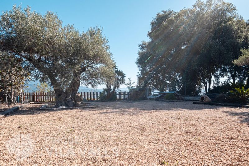 Foto 1f8d152c-c399-41eb-b894-4eeae16eab8c. Chalet casa unifamiliar con vistas panorámicas, jardín y grandes posibilidades en Bigues i Riells del Fai