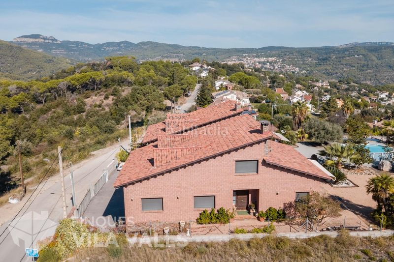 Foto 2eb30883-a781-448e-b93f-3bfe09a60178. Chalet casa unifamiliar con vistas panorámicas, jardín y grandes posibilidades en Bigues i Riells del Fai