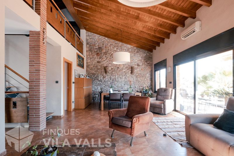 Foto 5fcbca4c-d204-4755-acf3-20dbac5d71a8. Chalet casa unifamiliar con vistas panorámicas, jardín y grandes posibilidades en Bigues i Riells del Fai