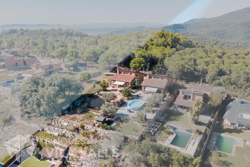 Foto 70876a93-4d3f-4e20-903b-57ee98e76c24. Chalet casa unifamiliar con vistas panorámicas, jardín y grandes posibilidades en Bigues i Riells del Fai