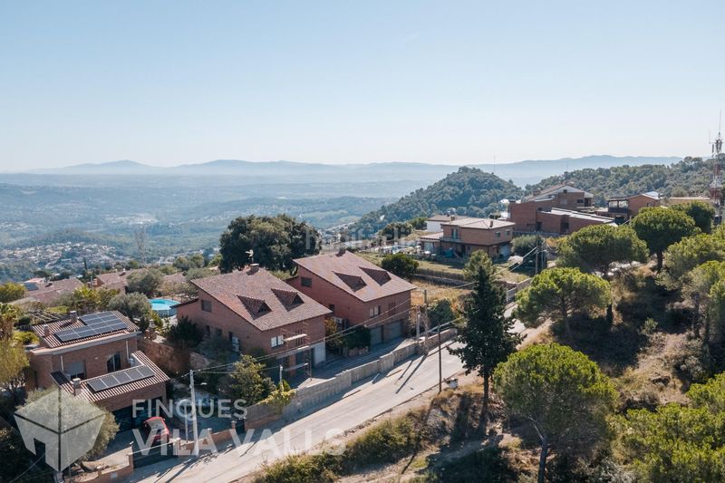 Foto a096b2c6-0c33-4ac4-86cf-dbe9b8111427. Chalet casa unifamiliar con vistas panorámicas, jardín y grandes posibilidades en Bigues i Riells del Fai