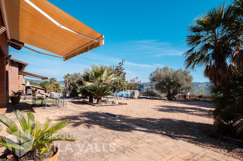 Foto e755c259-2e47-4d67-96e1-60b84c8e8dc7. Chalet casa unifamiliar con vistas panorámicas, jardín y grandes posibilidades en Bigues i Riells del Fai