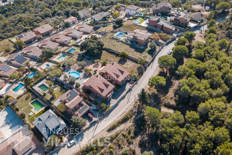Foto fe1550f1-8714-48e3-b515-93f2821ed59c. Chalet casa unifamiliar con vistas panorámicas, jardín y grandes posibilidades en Bigues i Riells del Fai