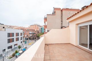 Etagenwohnung  Carrer c montserrat. Piso dúplex en pleno centro de caldes. ascensor, terraza, 2 balc