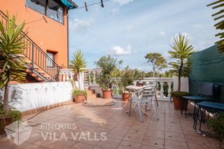 Dachwohnung  Carrer de la bonavista. Piso con jardín, terraza y vistas a la montaña