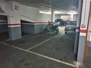 Aparcament cotxe  Dos de maig. Plaza de parking de 22m2 en sagrada familia.