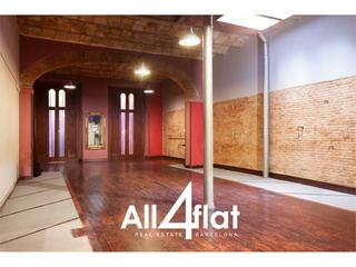 Lloguer Local Comercial  Nou de sant francesc. Local de 180m2 en ciutat vella, 2 aseos con vestidor. ideal para