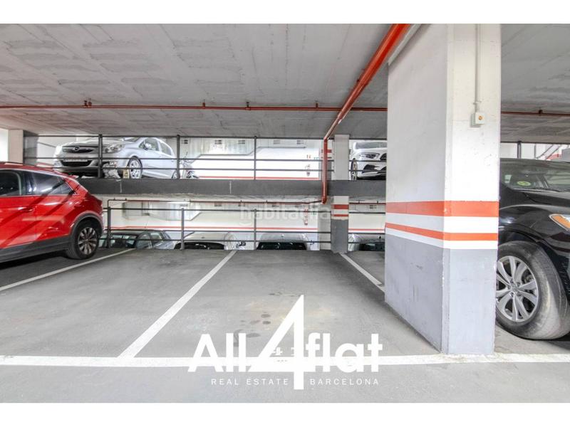 Foto bf4c92d7-eecf-454d-bf03-62df24bd5b7c. Alquiler parking coche parking en alquiler en muy buen estado en la nova esquerra del eixample en Barcelona