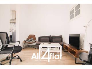 Piso  Blai. Piso en venta de 62 m útiles ubicado en poblesec, con 3 habitaci