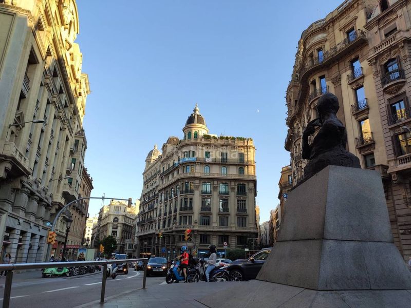 Foto fb9474c7-1b91-4d12-a765-9ee73ea2775d. Aparcament cotxe a Sant Antoni Barcelona