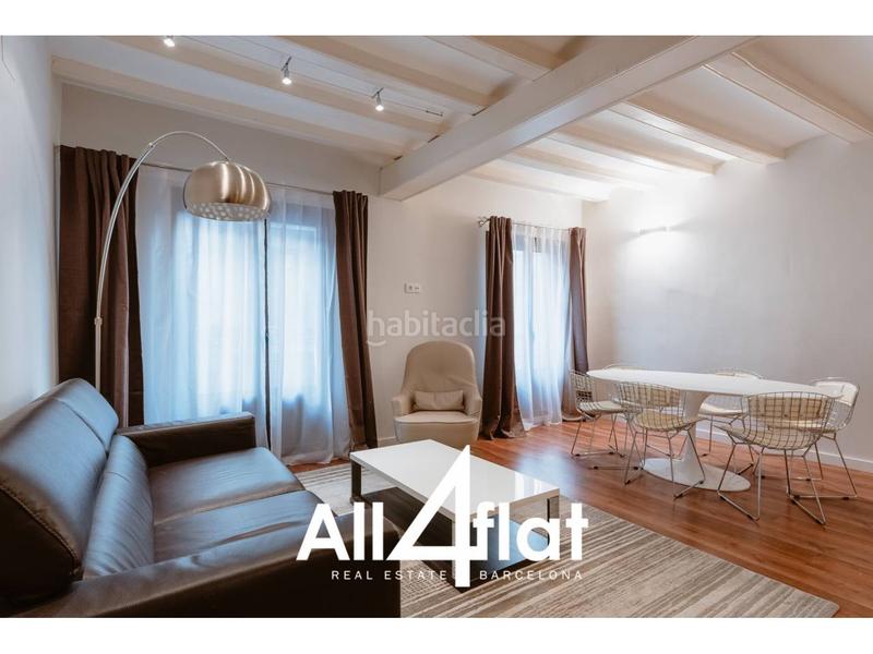 Foto e4363ab1-f537-4670-aa2e-b8311eb54c8b. Piso  en venta en jaume i barrio gotico, totlamente amueblado, y con vistas al exterior de la calle, con excelente ilu en Barcelona