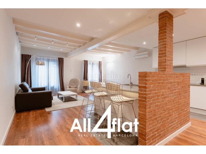 Foto e4881b51-0f8a-4bc9-b482-78af230e5bdb. Piso  en venta en jaume i barrio gotico, totlamente amueblado, y con vistas al exterior de la calle, con excelente ilu en Barcelona