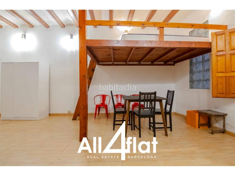 Foto a66886ba-e278-4dab-afed-42e080a4cac5. Piso loft en venta de 39 m2 en el born con balcón, baño, cocina. amueblado y equipado. en Barcelona