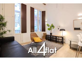 Rent Loft  Escudellers. Loft elegante y amplio piso en el barri gòtic  moderno recien re