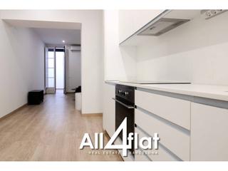 Lloguer Pis  Crsega. Piso en alquiler de 1 habitacin, 1 bao y amplio patio privado