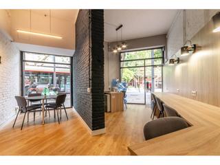 Local commercial  Viladomat. Local de 50 m2 en venta en san antoni