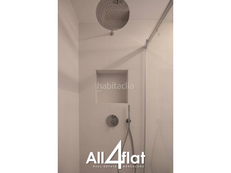 Foto 06846b5a-fb99-4ca8-9cb7-6cdde7e4e72d. Ático  reformado en venta con balcón amplio y 3 habitaciones listo para entrar a vivir en Barcelona