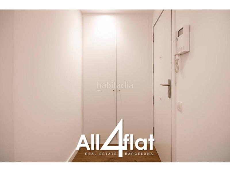 Foto 120bd620-50eb-4432-8e6a-b5e78da3bd08. Ático  reformado en venta con balcón amplio y 3 habitaciones listo para entrar a vivir en Barcelona