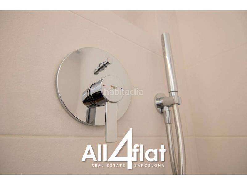 Foto 141d76ea-fe80-4cc4-98b7-d68966c9ac58. Ático  reformado en venta con balcón amplio y 3 habitaciones listo para entrar a vivir en Barcelona