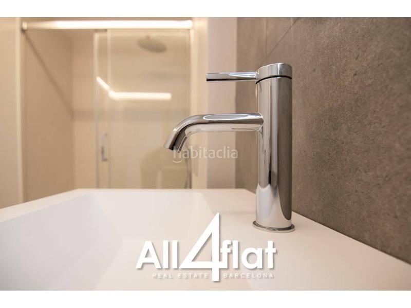 Foto 19e5493c-296f-44f7-a571-34ede9d8972b. Ático  reformado en venta con balcón amplio y 3 habitaciones listo para entrar a vivir en Barcelona