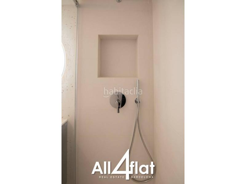 Foto 2e9c87cc-9551-4fb2-9d5e-c3d447844337. Ático  reformado en venta con balcón amplio y 3 habitaciones listo para entrar a vivir en Barcelona