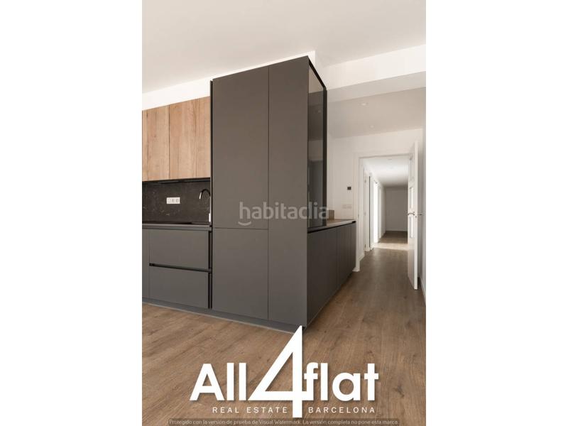 Foto 54438b4a-dfa5-4ca6-9a98-47b61622014b. Ático  reformado en venta con balcón amplio y 3 habitaciones listo para entrar a vivir en Barcelona