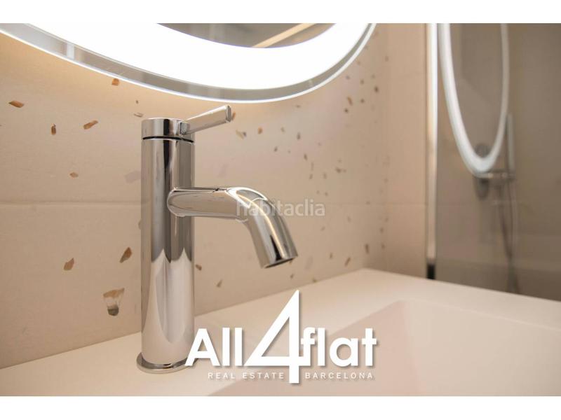 Foto 5be1d0e6-072f-4490-9eb9-36a3f4060dff. Ático  reformado en venta con balcón amplio y 3 habitaciones listo para entrar a vivir en Barcelona
