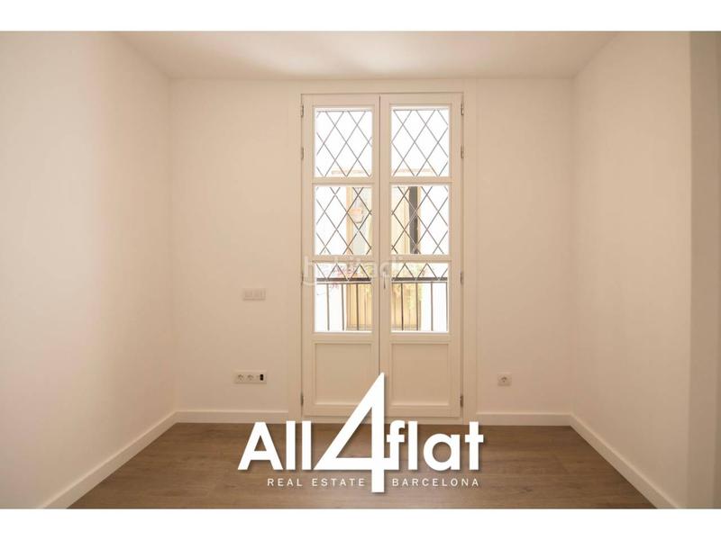 Foto 6632da9a-b048-4cd2-802d-de04f7e96107. Ático  reformado en venta con balcón amplio y 3 habitaciones listo para entrar a vivir en Barcelona