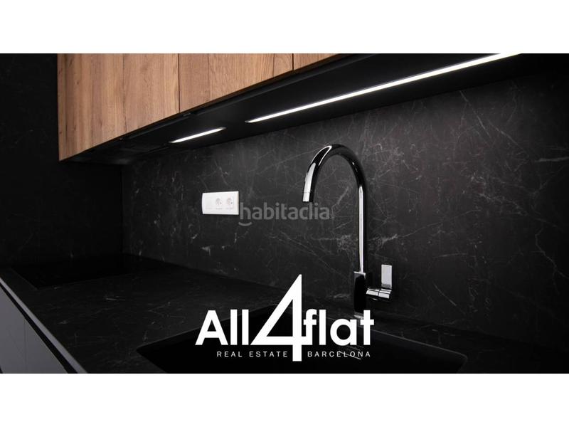 Foto 6b6c531e-6415-4043-ad26-cacad438ad7f. Ático  reformado en venta con balcón amplio y 3 habitaciones listo para entrar a vivir en Barcelona