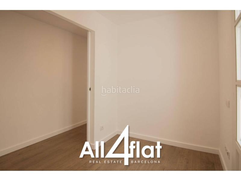 Foto 9d79376a-4648-4eb0-963f-18f42fddfdfd. Ático  reformado en venta con balcón amplio y 3 habitaciones listo para entrar a vivir en Barcelona