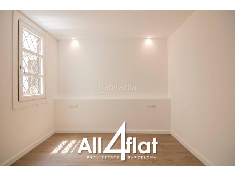 Foto 9e6bcd8c-88a1-4390-8b8f-58e66d039ca9. Ático  reformado en venta con balcón amplio y 3 habitaciones listo para entrar a vivir en Barcelona