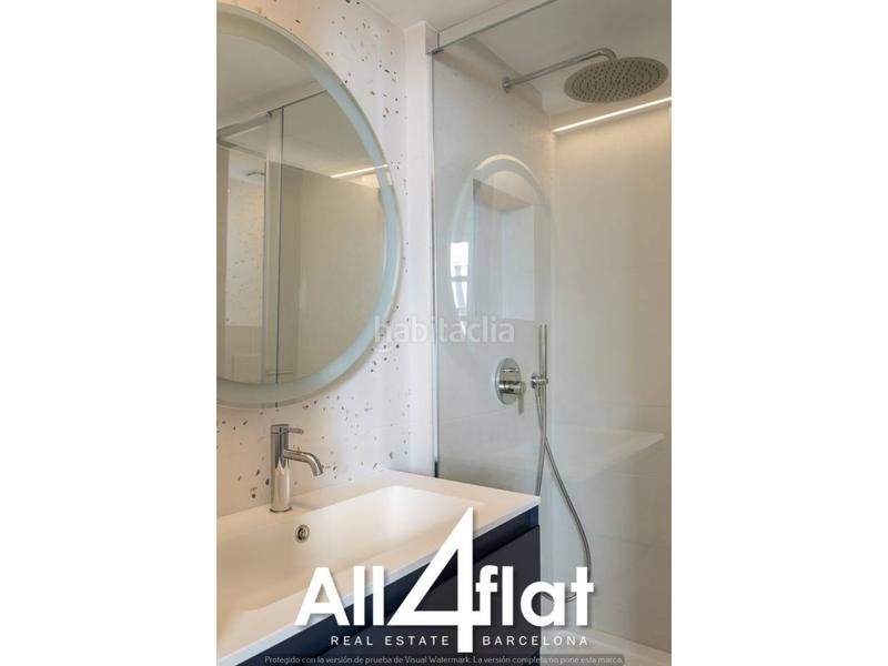 Foto a974c467-950e-4a77-aac5-8cd62cfffe45. Ático  reformado en venta con balcón amplio y 3 habitaciones listo para entrar a vivir en Barcelona