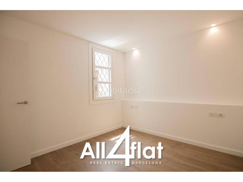 Foto c1ffef62-6434-4938-9610-efc362da6ae2. Ático  reformado en venta con balcón amplio y 3 habitaciones listo para entrar a vivir en Barcelona