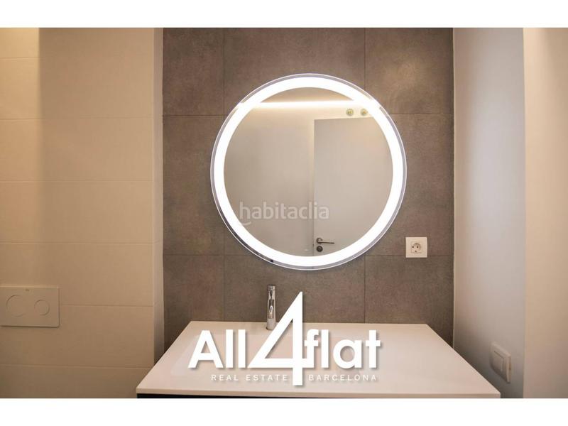 Foto c76ba3bb-87bd-403a-abb1-ffb433d7ff29. Ático  reformado en venta con balcón amplio y 3 habitaciones listo para entrar a vivir en Barcelona