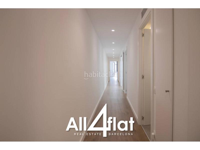 Foto e2774253-a9c6-42b0-abcf-c6ae9d579a02. Ático  reformado en venta con balcón amplio y 3 habitaciones listo para entrar a vivir en Barcelona
