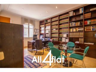 Location Bureau  Laietana. Amplia oficina en alquiler en el barri gòtic de barcelona con 8